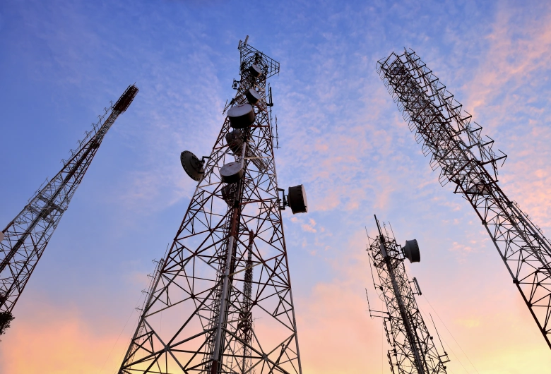 perusahaan telekomunikasi yang terdaftar di BEI